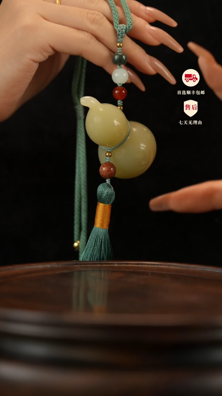 云南石竹叶青雕刻：福禄流苏挂件