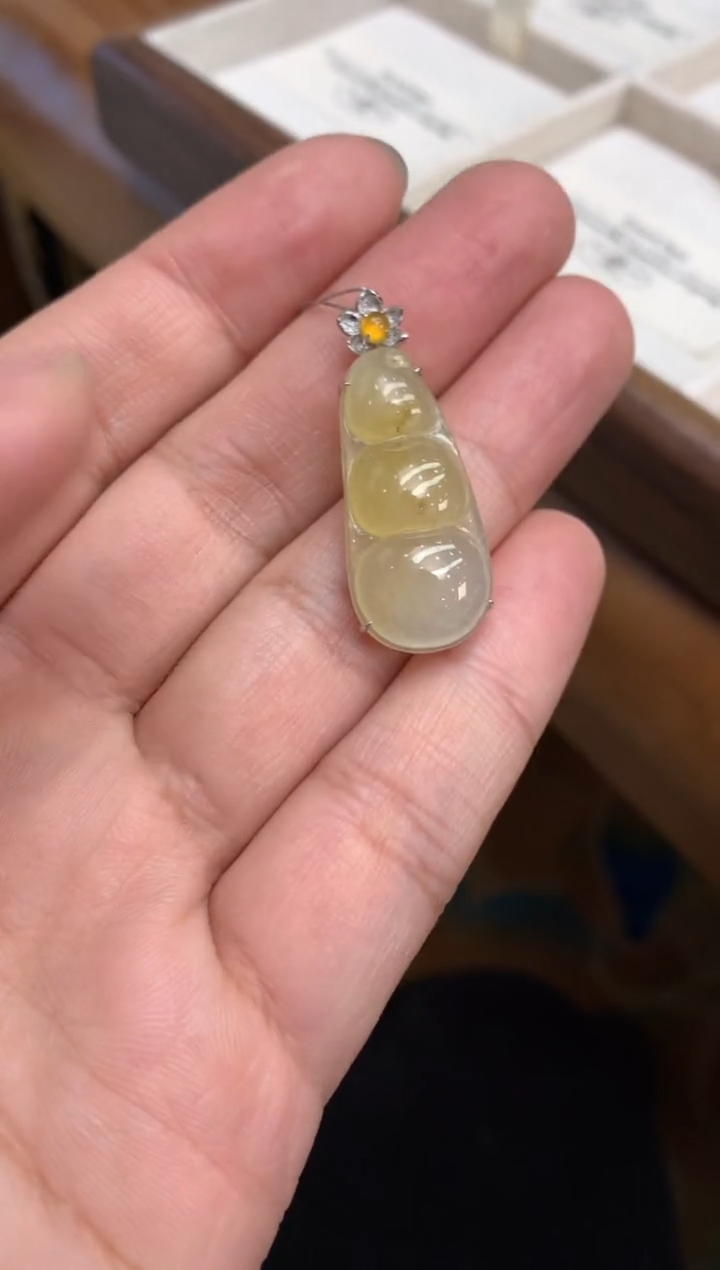 【闪购商品】翡翠颈饰18K金镶嵌福豆