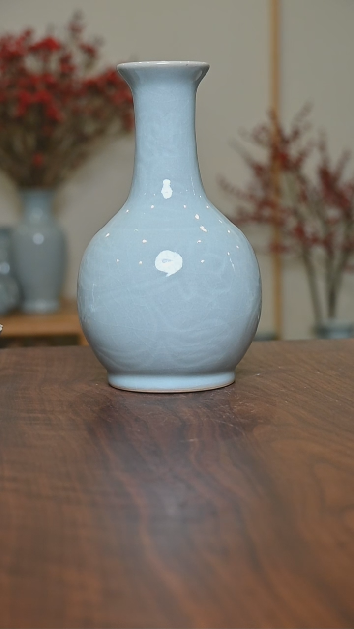 【闪购商品】其他鹅颈瓶 微瑕天青釉 无款