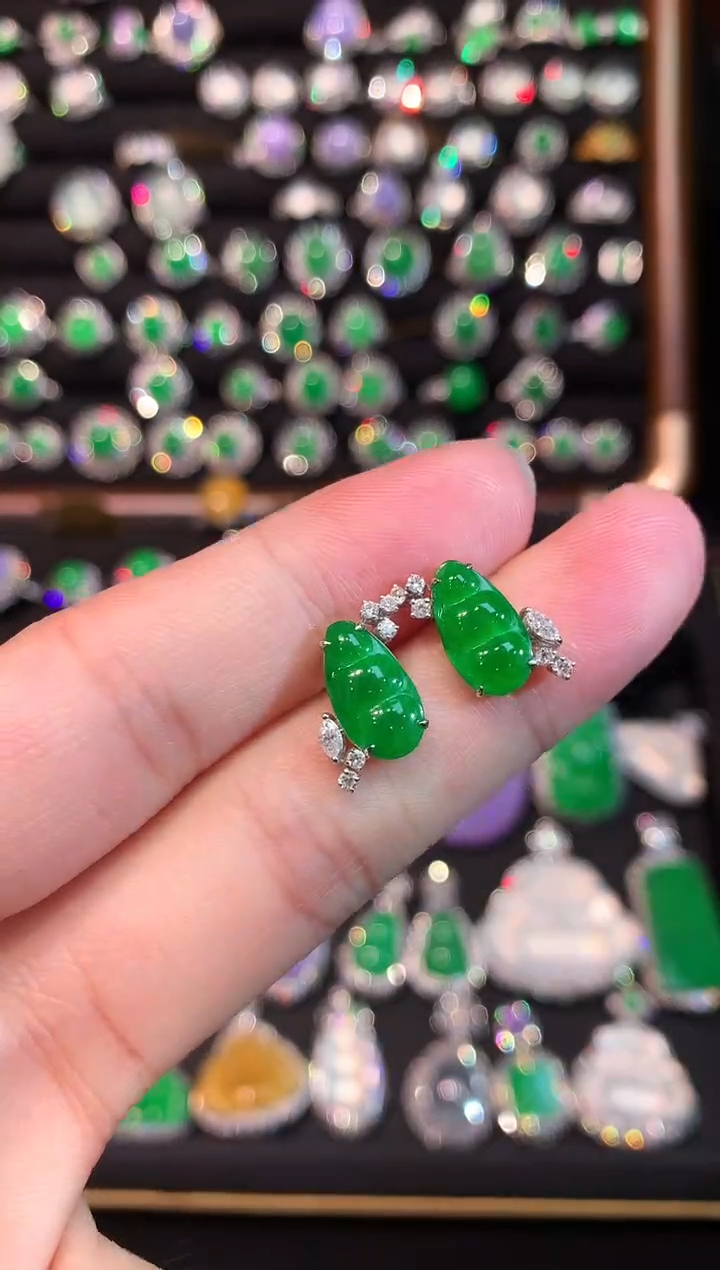 18K金镶嵌翡翠耳饰满冰辣阳福豆耳钉