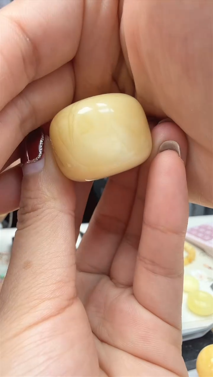 【闪购商品】琥珀裸石未镶嵌墩子