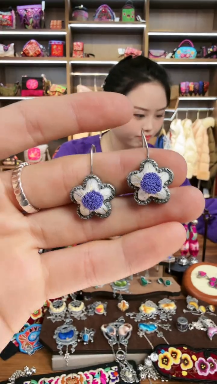 【闪购商品】织绣178蒙阿苏苗绣传承