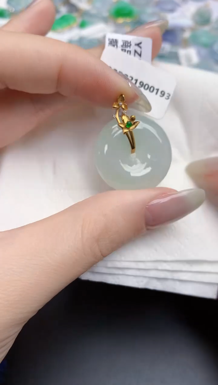 【闪购商品】翡翠颈饰18K金镶嵌天然缅甸翡翠A货