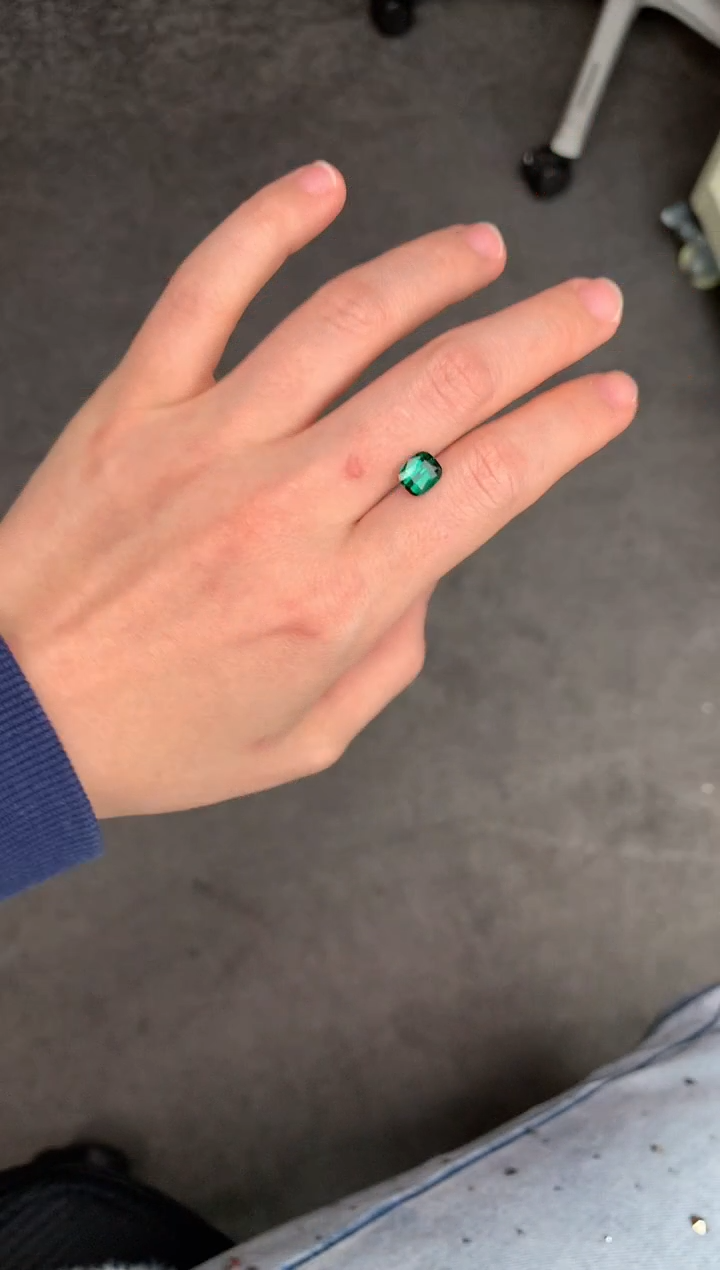 【闪购商品】碧玺裸石未镶嵌2.6ct绿碧玺