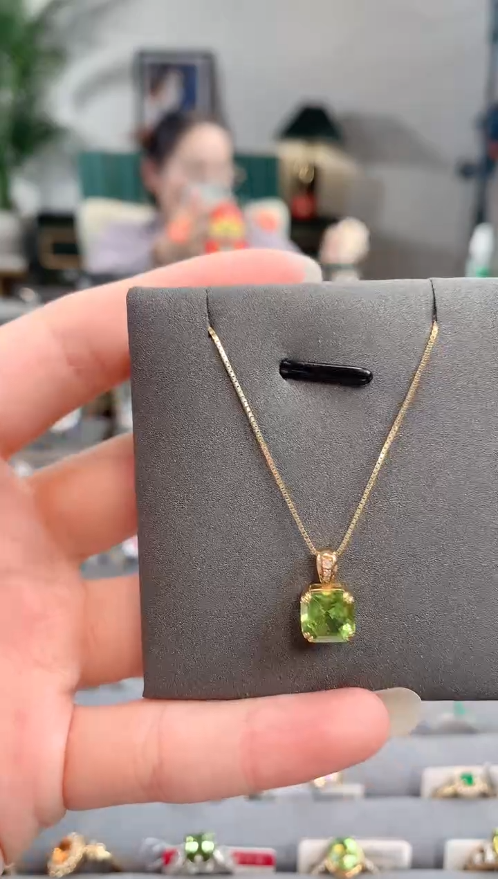 【闪购商品】橄榄石吊坠(不含链)18K金镶嵌橄榄石吊坠