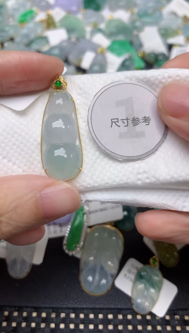 颈饰18K金镶嵌翡翠天然缅甸A货翡翠