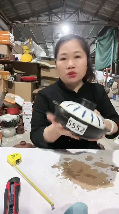 陶5552瑕疵黑色浅煲带盖