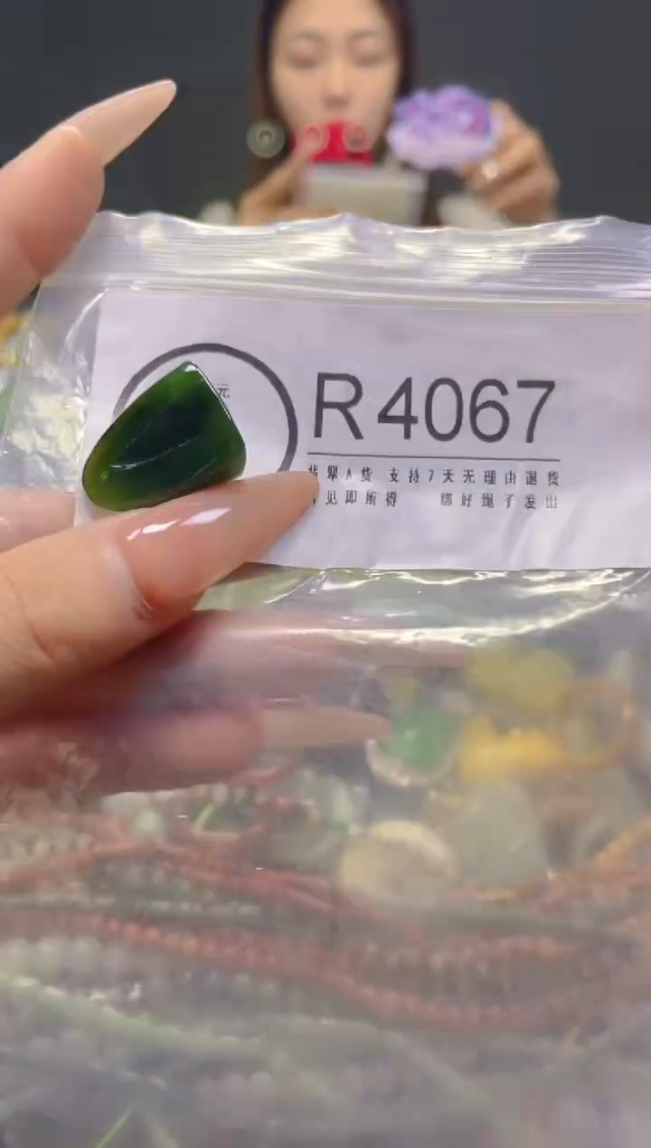 颈饰未镶嵌翡翠/R/翡翠A货，一件也是批发价