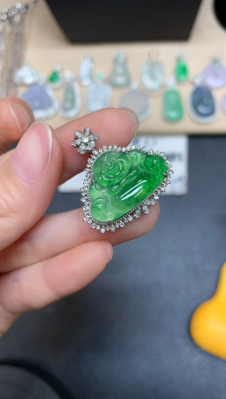 【闪购商品】翡翠颈饰18K金镶嵌佛公【无服务费