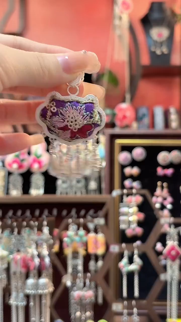 织绣云织谣民族风精美饰品   78