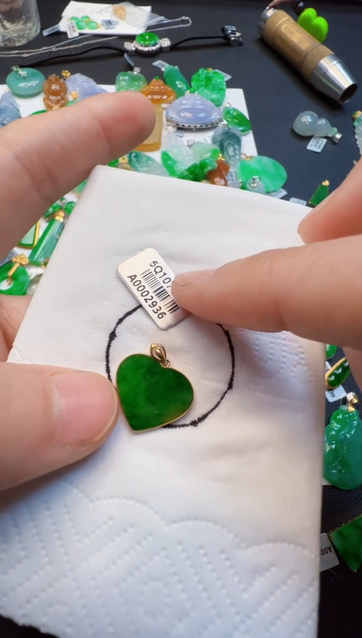 【闪购商品】翡翠吊坠(不含链)18K金镶嵌1980