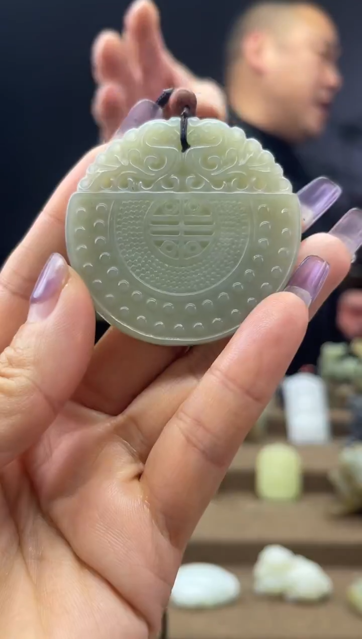 颈饰未镶嵌和田玉1