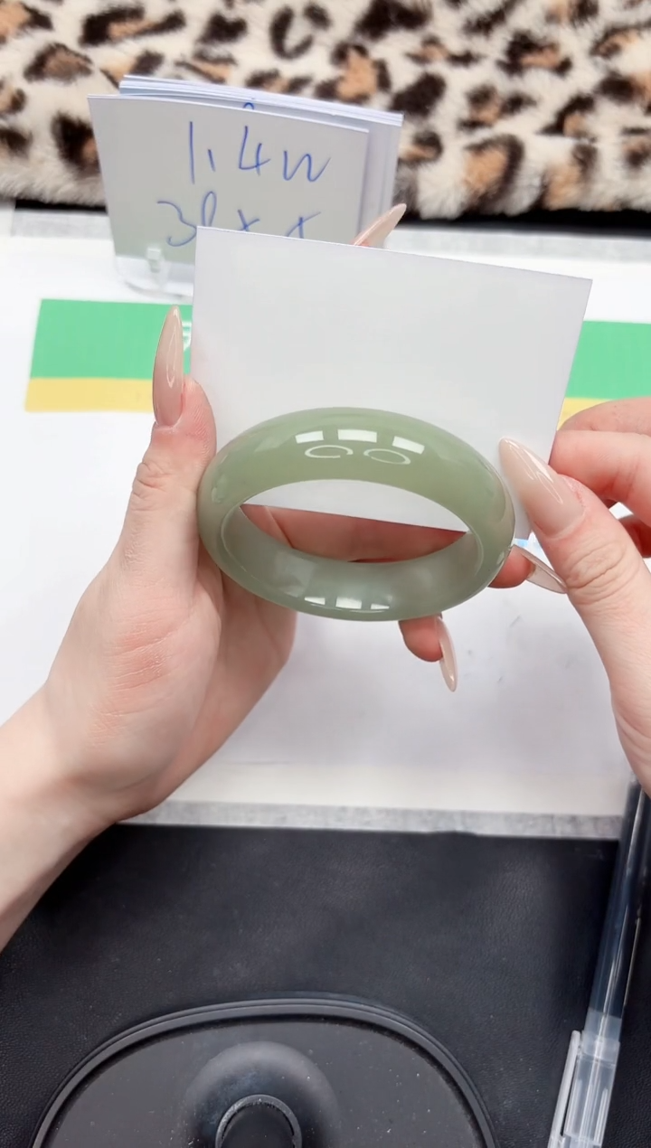 【闪购商品】石英质玉手镯未镶嵌320-63