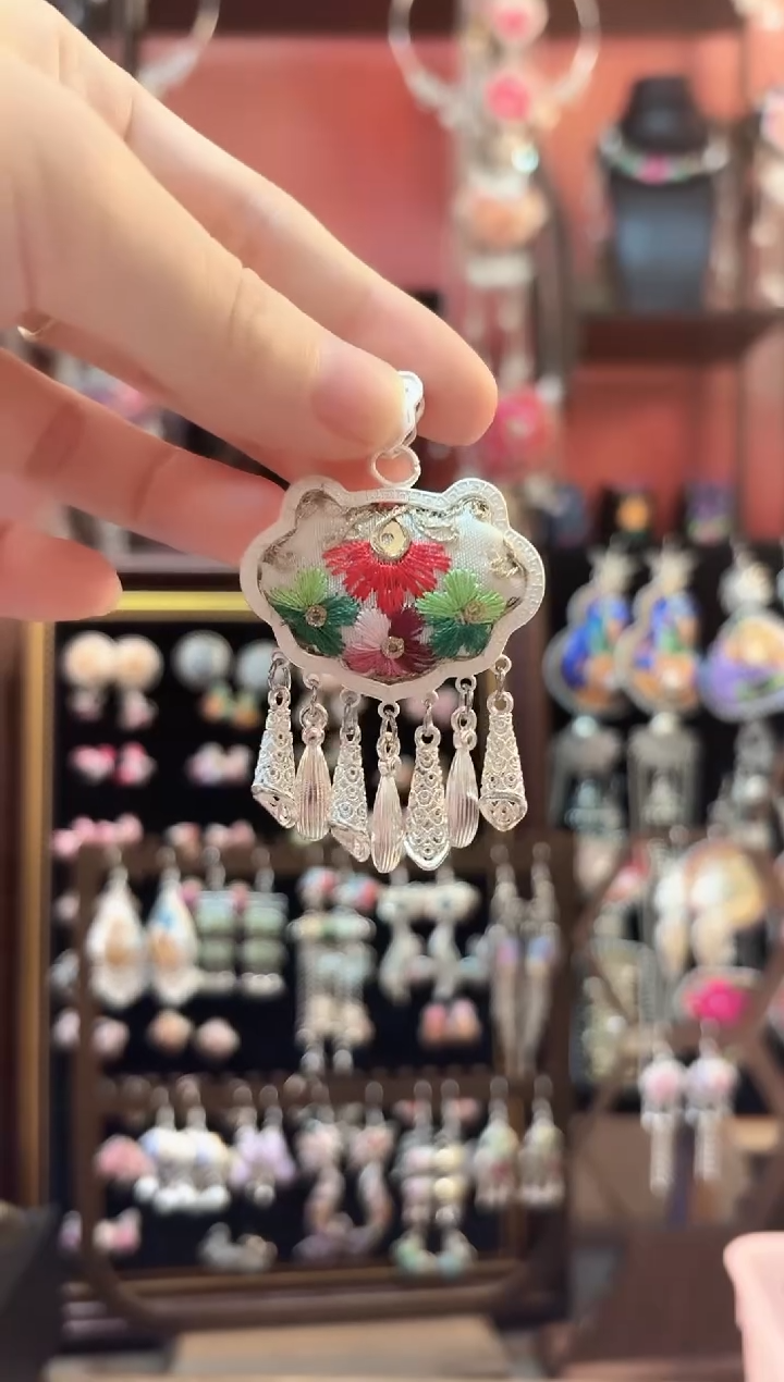 织绣云织谣民族风精美饰品   52