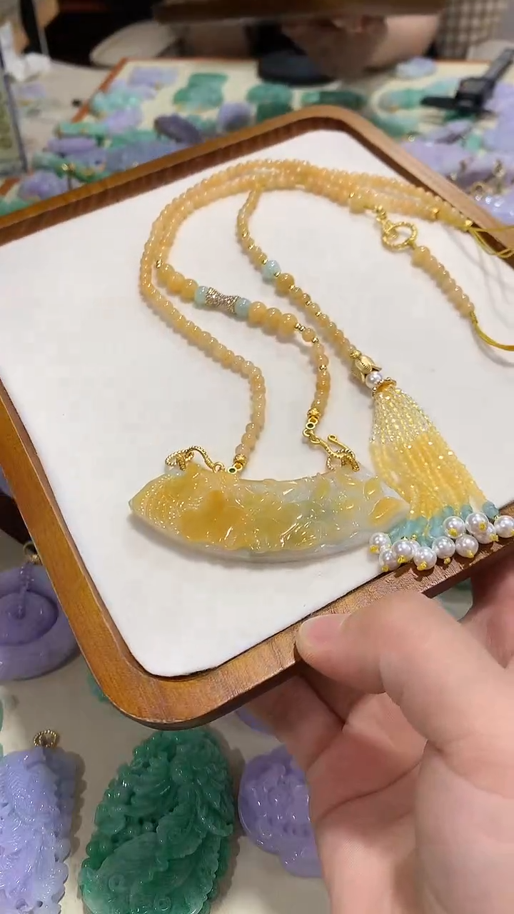 颈饰未镶嵌翡翠吊坠