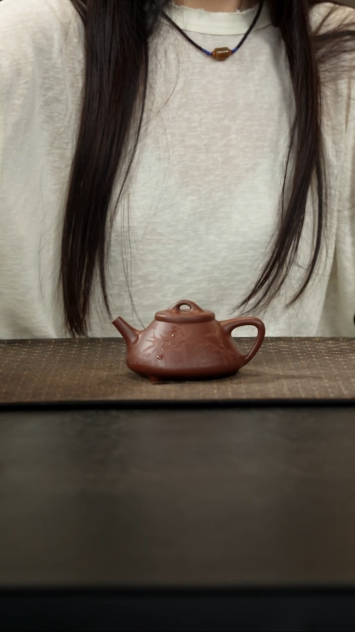 茶壶紫砂底槽青刻竹子冶150cc