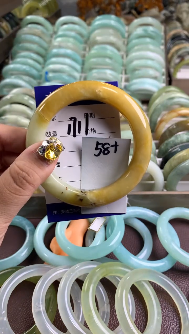 【闪购商品】蛇纹石玉手镯未镶嵌1711
