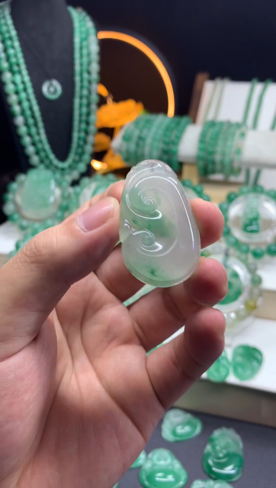 吊坠(不含链)未镶嵌石英质玉（非洲翠）如意小包容放漏