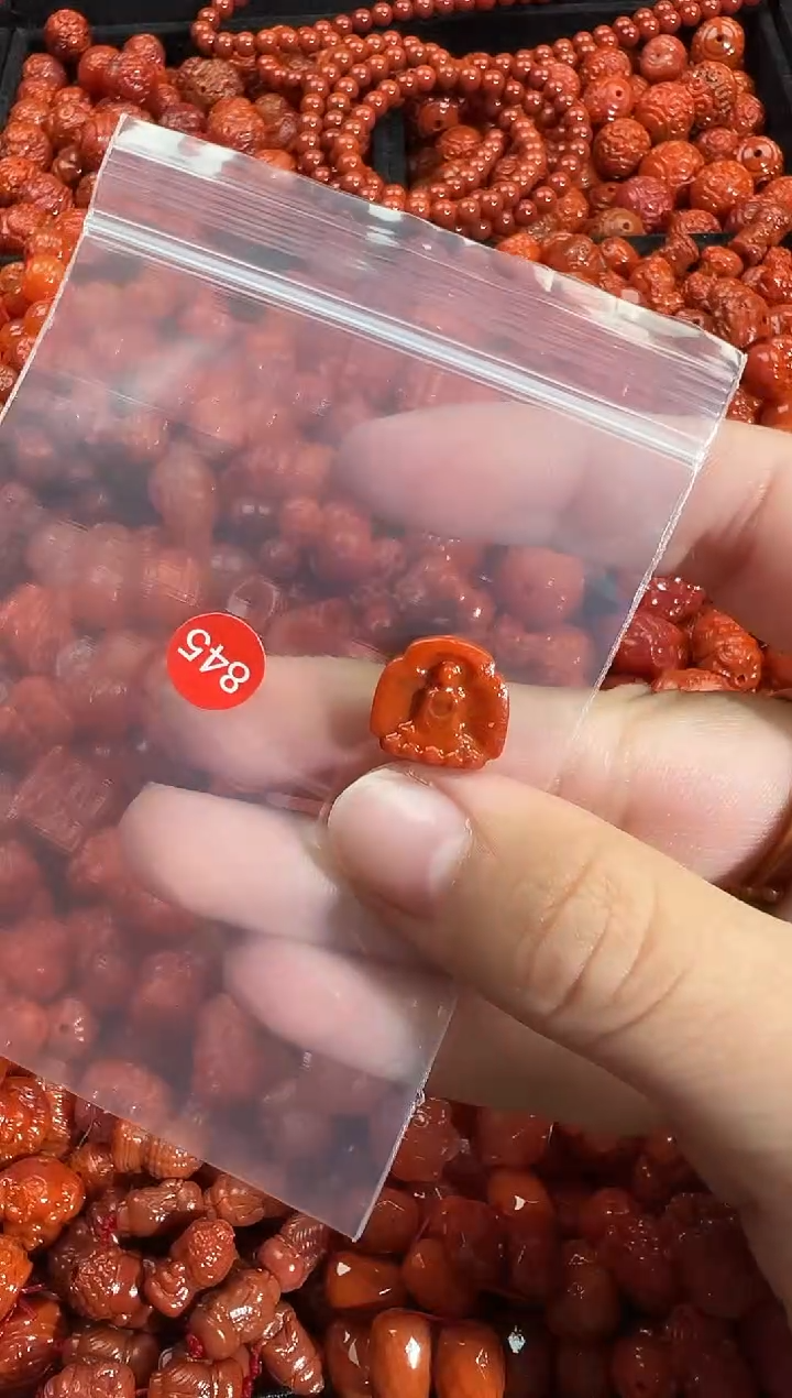 颈饰未镶嵌南红玛瑙1