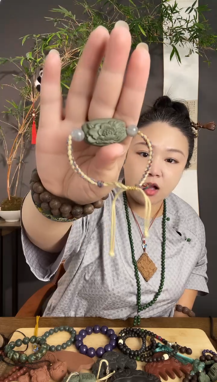 泥塑青瑶露牡丹手链