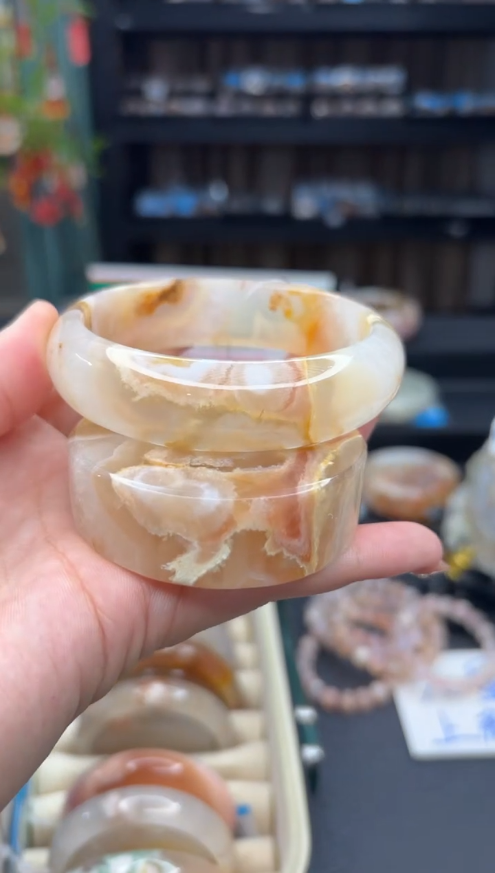 【闪购商品】石英质玉手镯未镶嵌255（61圈赠送镯心）