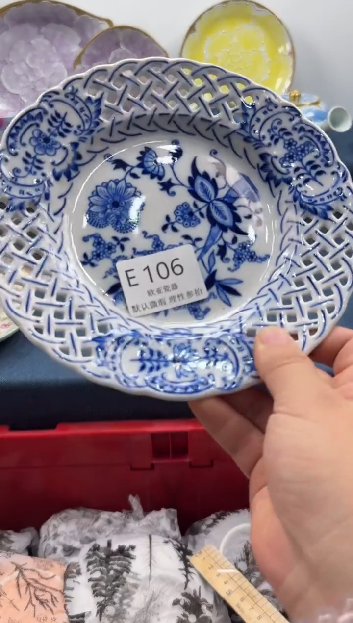 瓷片喵**?瓷片瓷片 E106