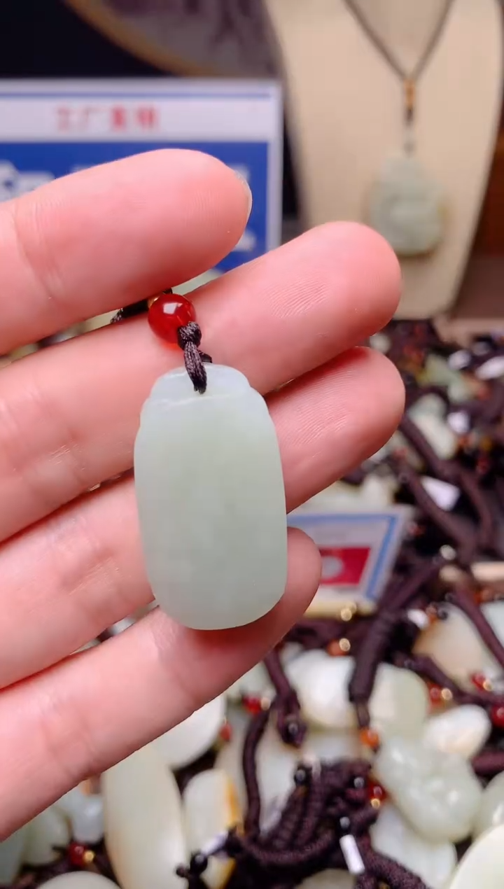 和田玉未镶嵌颈饰1