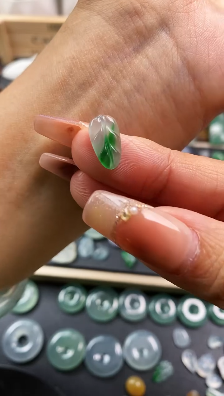 裸石翡翠?****️叶子 330  买断不退不换  定向 qiaojin