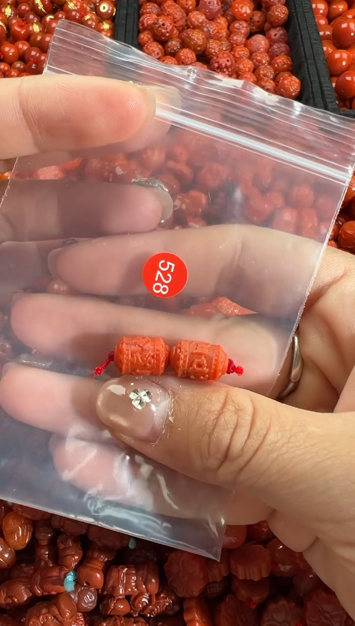 南红玛瑙未镶嵌颈饰1