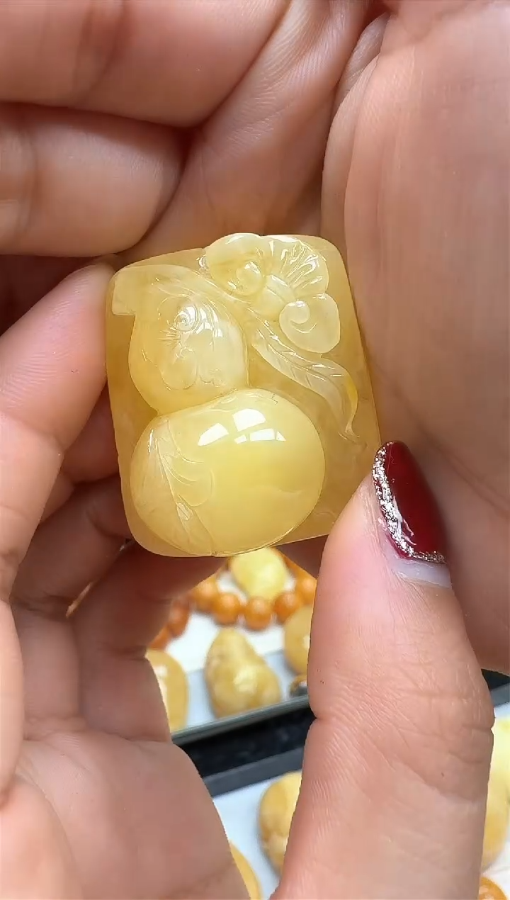 【闪购商品】琥珀裸石未镶嵌挂坠