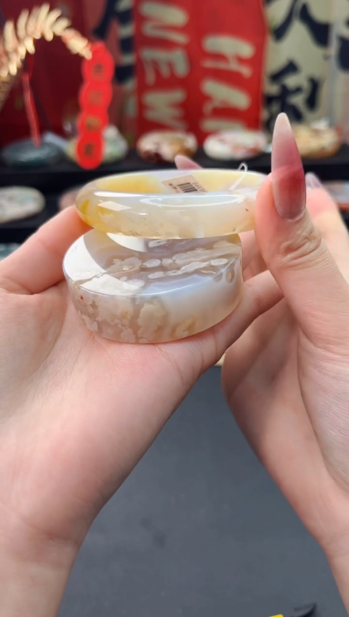 【闪购商品】石英质玉手镯未镶嵌赠送镯心（58圈口）无证书