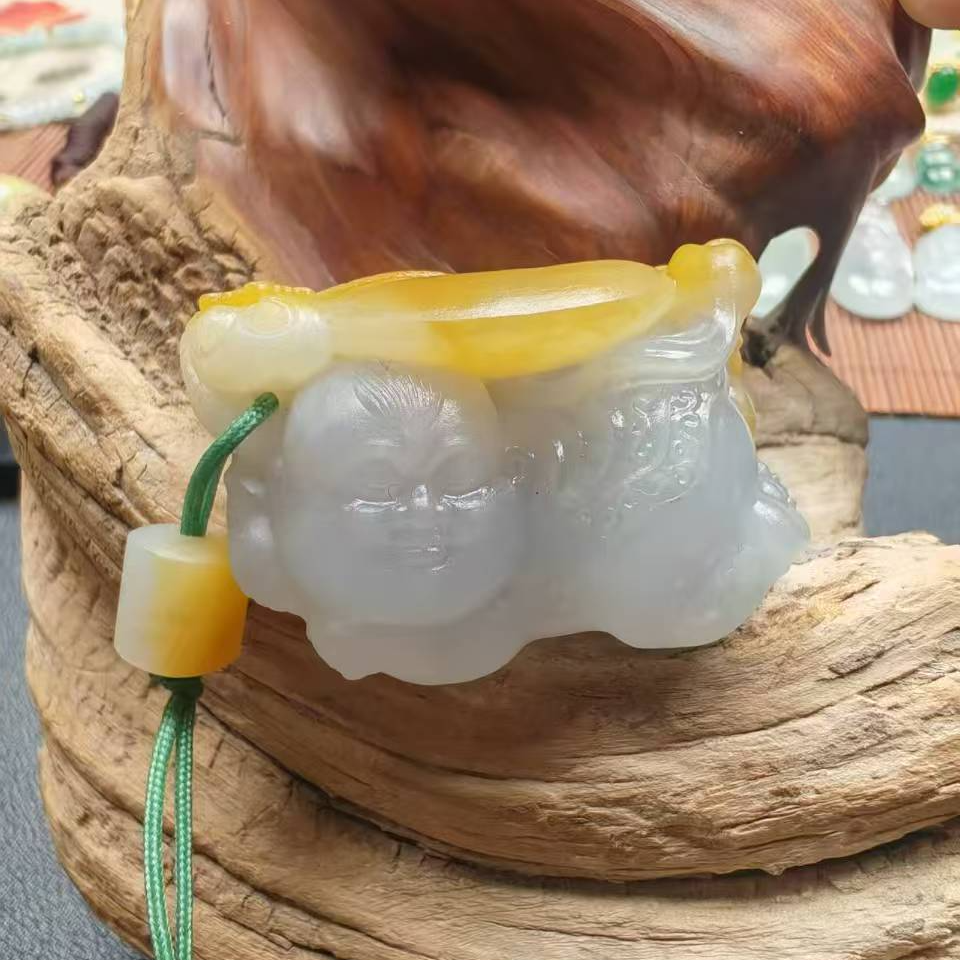 天然翡翠黄翡童子吊坠男女款送礼佳品