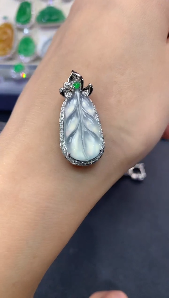 【闪购商品】翡翠吊坠(不含链)18K金镶嵌a100         