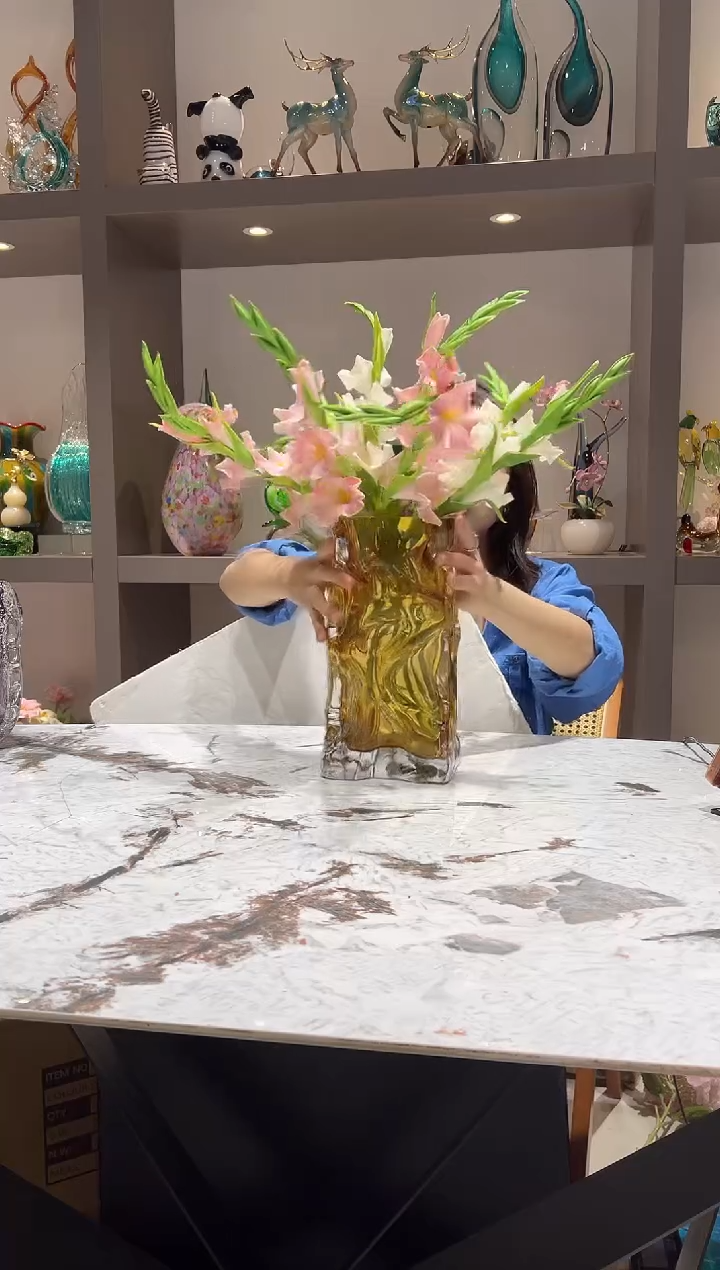 设计师款琥珀色花瓶