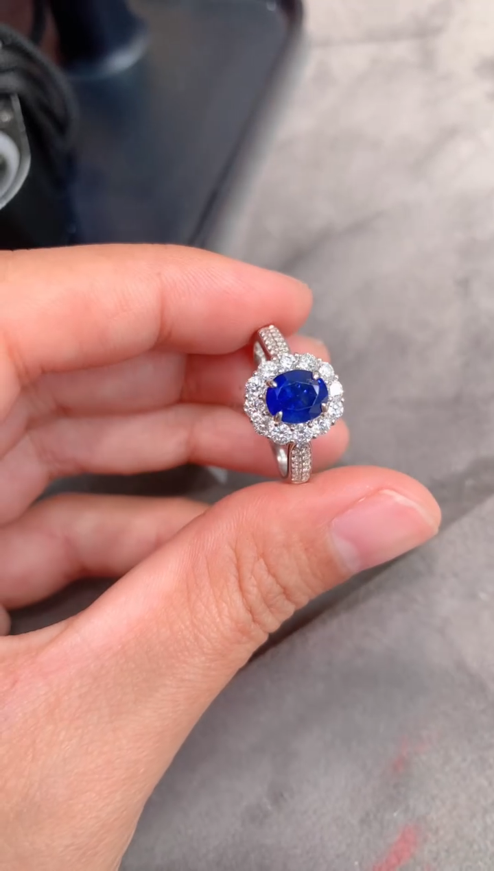 【闪购商品】蓝宝石戒指18K金镶嵌1.32CT