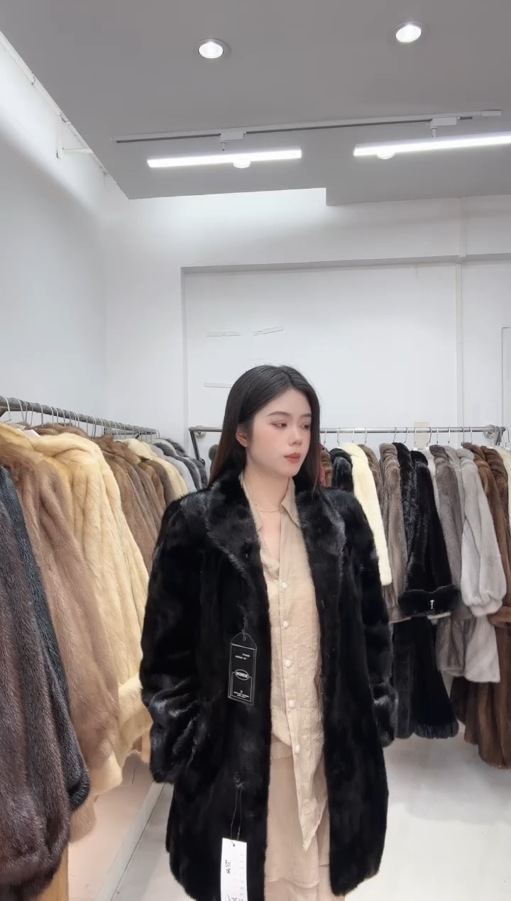 反季买皮草别墅靠大海