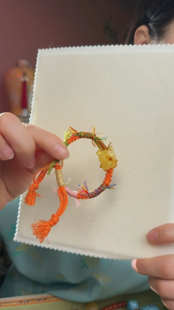 【闪购商品】蜜蜡吊坠(不含链)未镶嵌天然蜜蜡吊坠送编绳