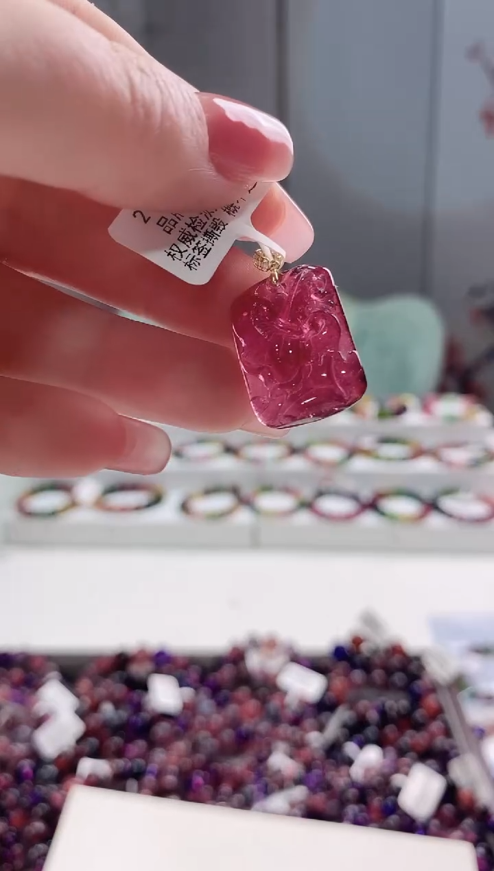 【闪购商品】碧玺碧玺吊坠未镶嵌多人多样性发货发其一