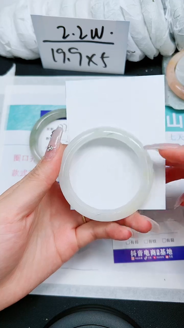 【闪购商品】石英质玉手镯未镶嵌S178-52/53