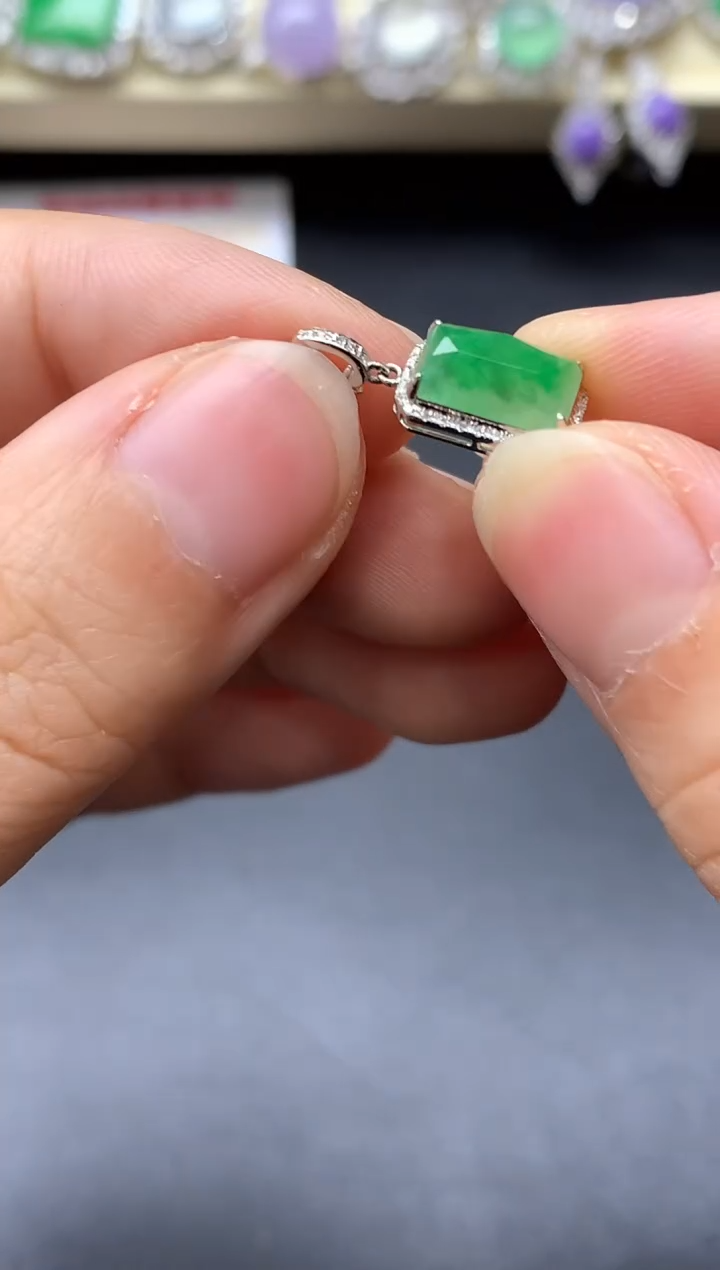 颈饰18K金镶嵌翡翠410-中国好珍宝