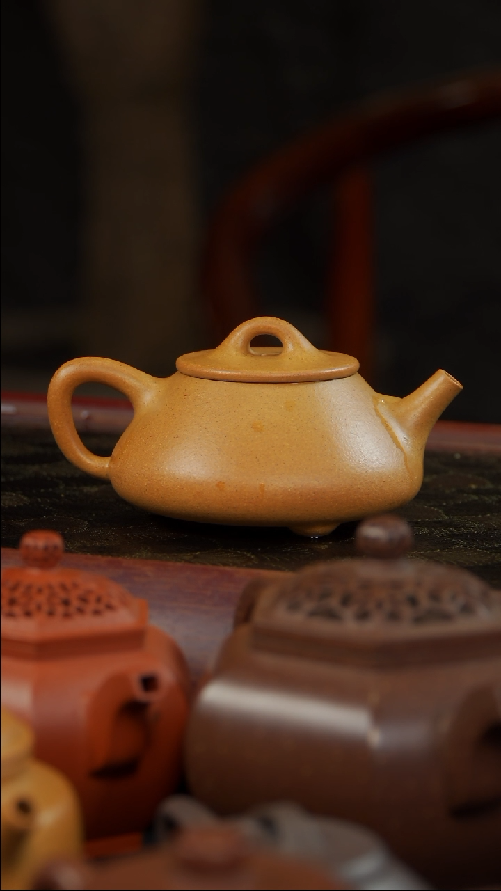 茶壶紫砂老宕口黄金段 平盖石瓢