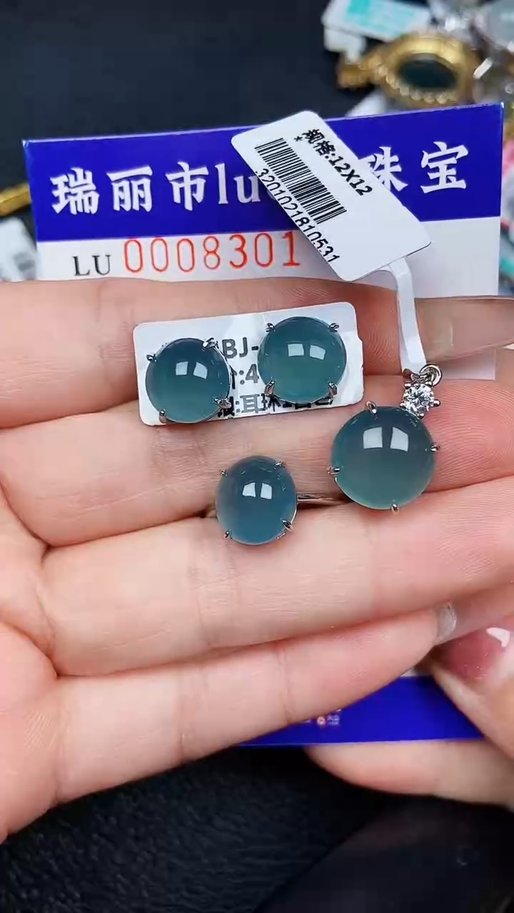 颈饰银S925镶嵌翡翠8301