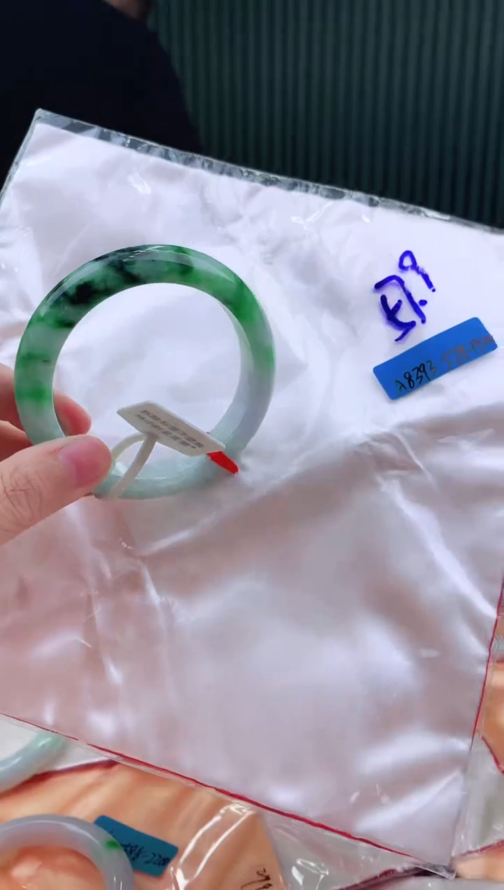 未镶嵌手镯翡翠57+