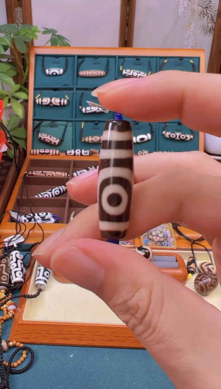 未镶嵌颈饰玛瑙/玉髓（覆膜）82.（微瑕）