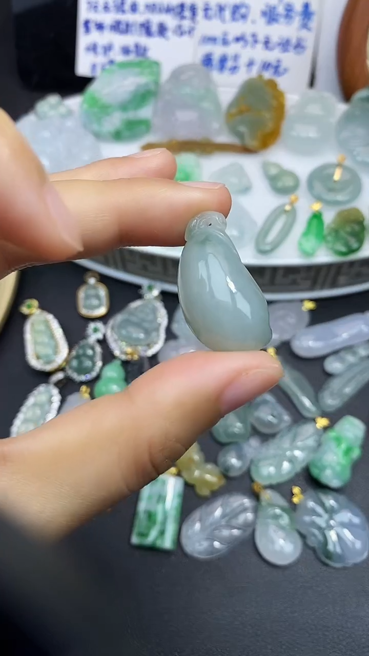 颈饰未镶嵌翡翠吊坠