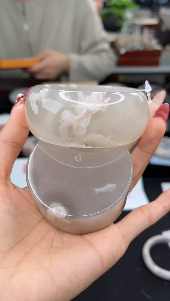 【闪购商品】石英质玉手镯未镶嵌62圈口（赠品镯心）1600323