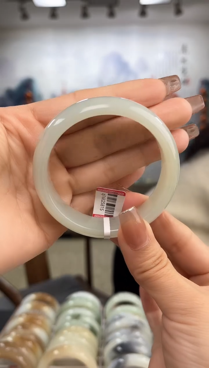 【闪购商品】和田玉手镯未镶嵌55圈口5815