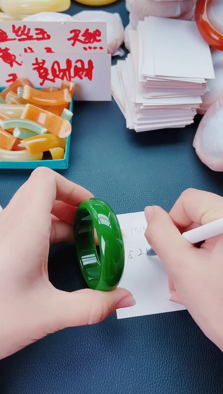 【闪购商品】石英质玉手镯未镶嵌M103-52-53