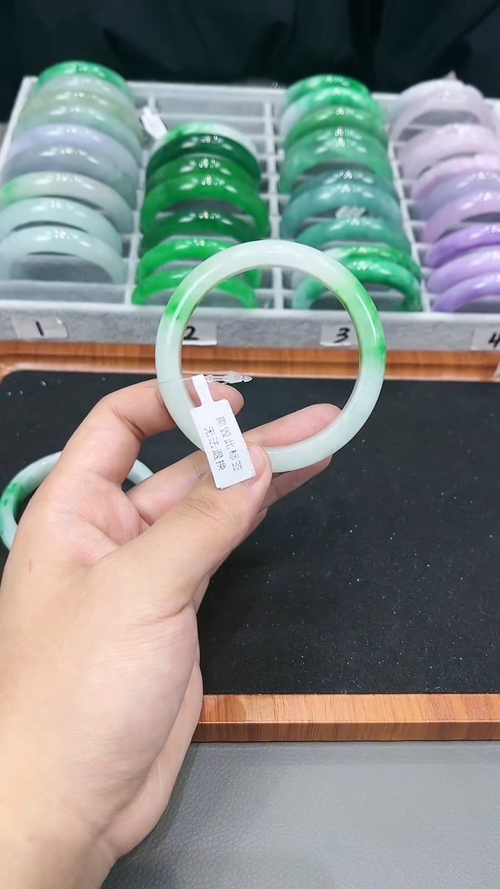 【闪购商品】砖雕s22 白底青手镯 圈口53-61