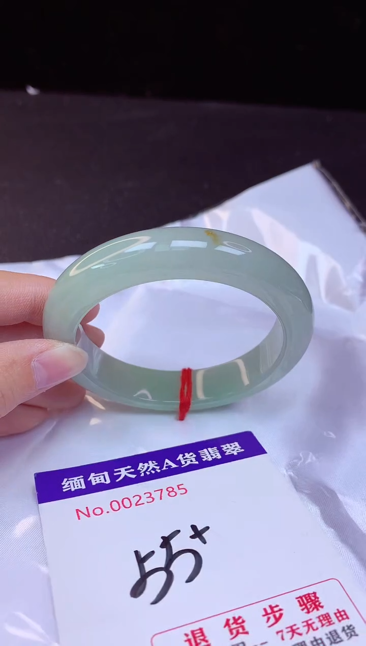 【闪购商品】翡翠手镯未镶嵌55+